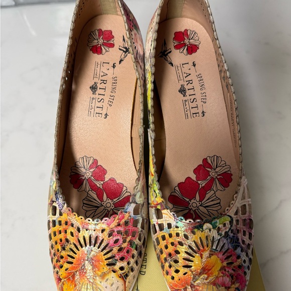 L'ARTISTE Multicolor Floral Heels - Picture 8 of 10